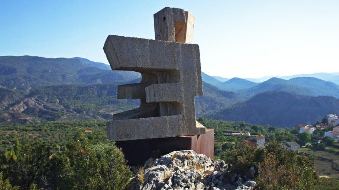 Monumento al guerrillero español en Santa Cruz de Moya